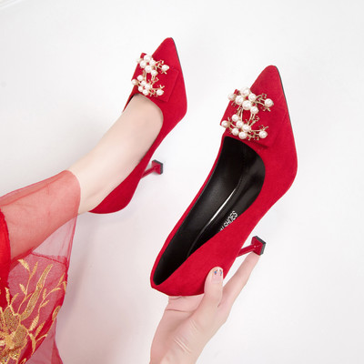 Elegantne ženske cipele s kopčom i biserima