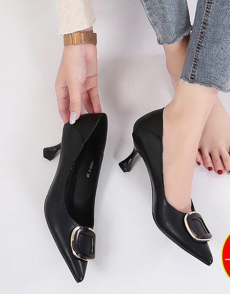 Ležerne ženske cipele s niskom petom od 5 cm i kopčom