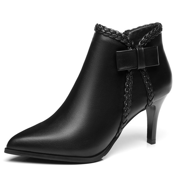 Ženske crne čizme s trakom i petom