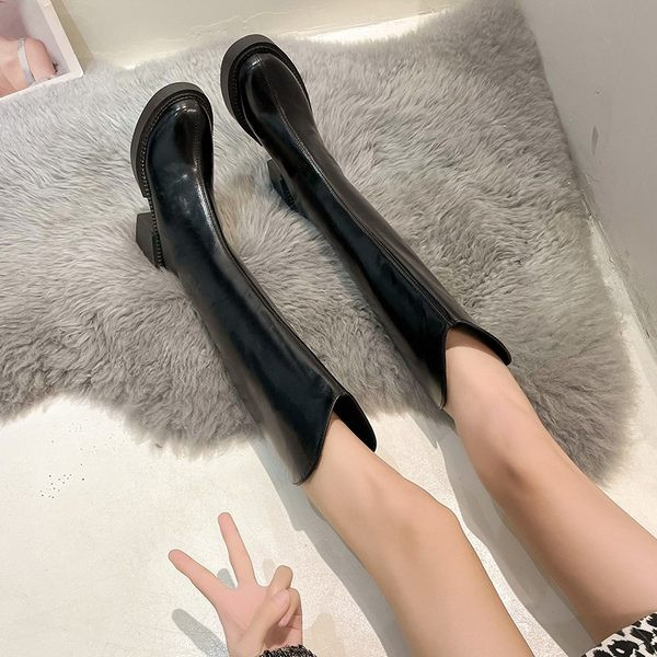 Ženske čizme od umjetne kože