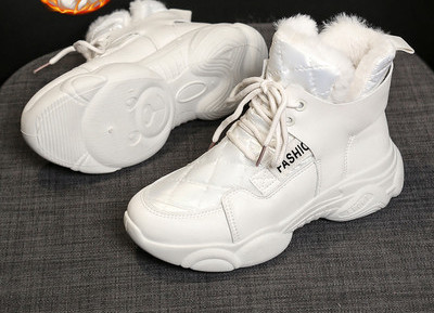 Ženske zimske čizme s toplom postavom i natpisom