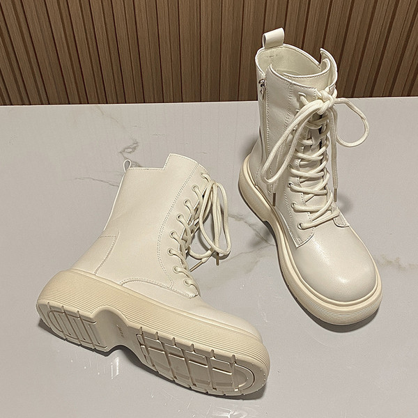 Ženske kožne čizme na pertlu u tri boje i ravnim đonom