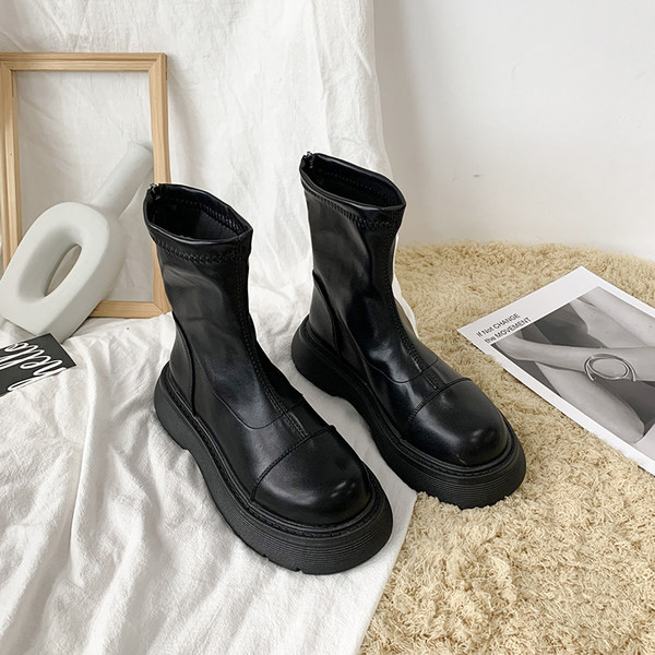 Kožne ženske čizme sa ravnim đonom u tri boje