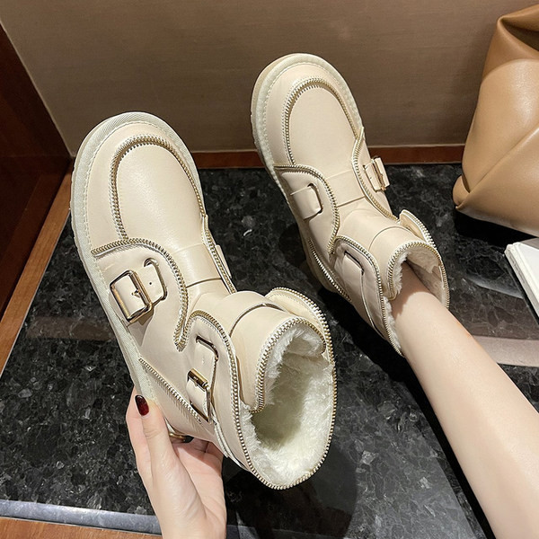 Novi model ženskih čizama sa kopčama i toplom postavom