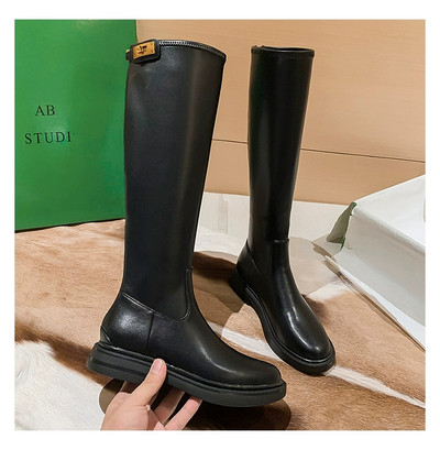 Ženske čizme s ravnim potplatom i kopčanjem na zip