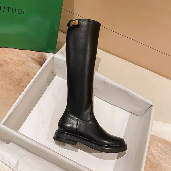 Ženske čizme s ravnim potplatom i kopčanjem na zip