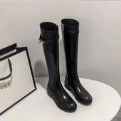 Ženske čizme crne boje sa metalnim ukrasom