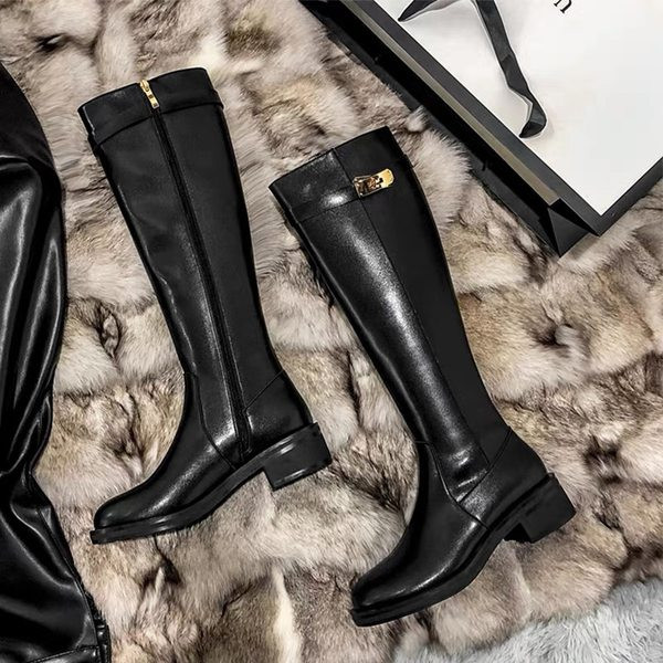 Ženske čizme crne boje sa metalnim ukrasom