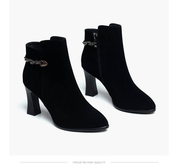 Ženske čizme od eko brušene kože sa metalnim lancem