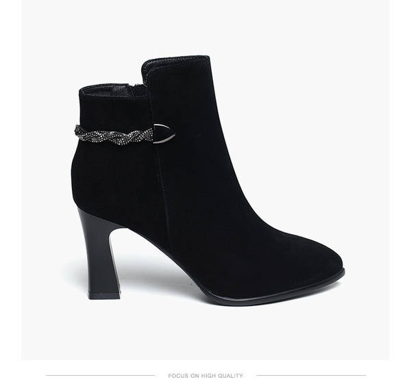 Ženske čizme od eko brušene kože sa metalnim lancem