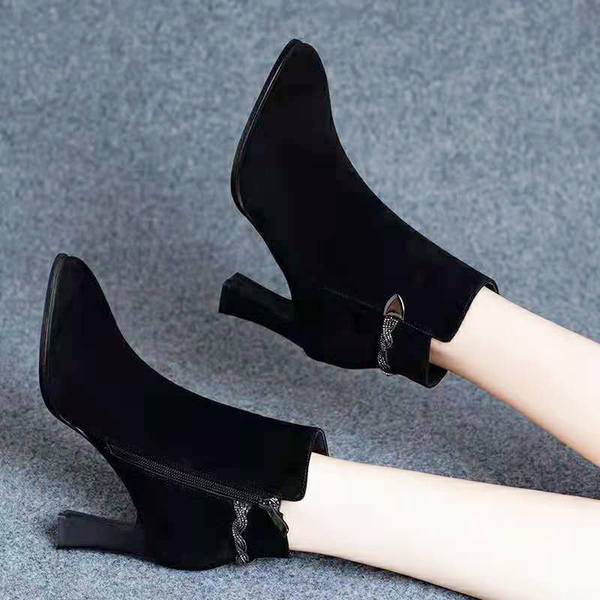 Ženske čizme od eko brušene kože sa metalnim lancem