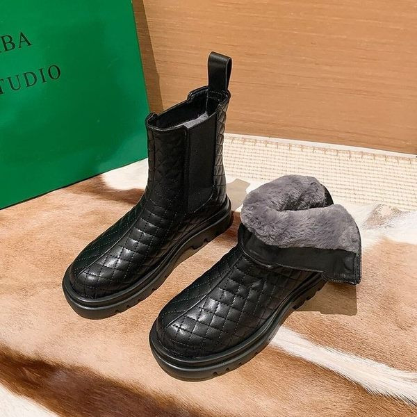 Zimske čizme od proštepane umjetne kože s toplom postavom