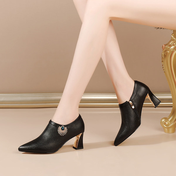 Γυναικεία έκο δερμάτινα παπούτσια με τακούνια και πέτρες