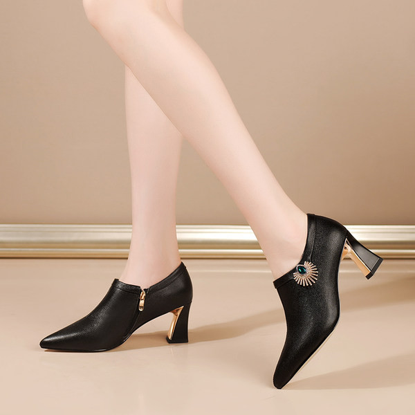 Γυναικεία έκο δερμάτινα παπούτσια με τακούνια και πέτρες