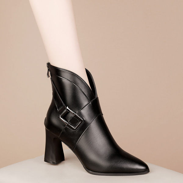 Ženske čizme na srednju petu - model na špic