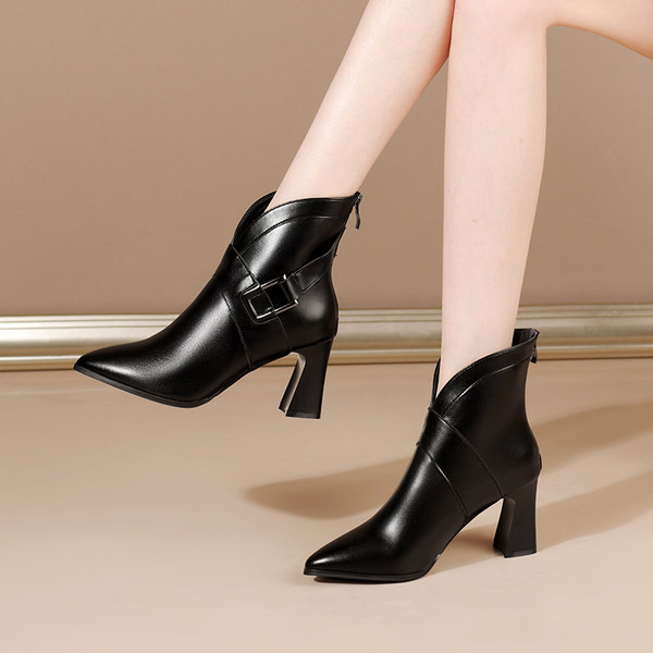 Ženske čizme na srednju petu - model na špic