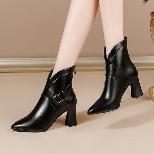 Ženske čizme na srednju petu - model na špic