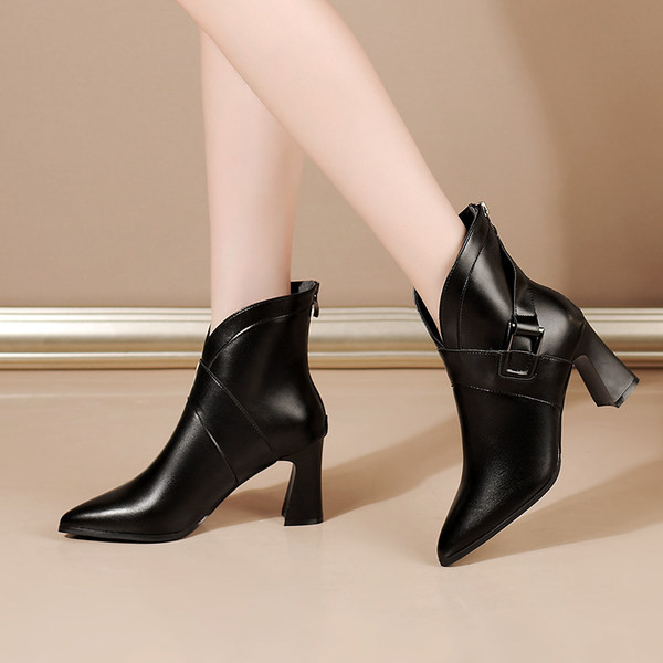 Ženske čizme na srednju petu - model na špic