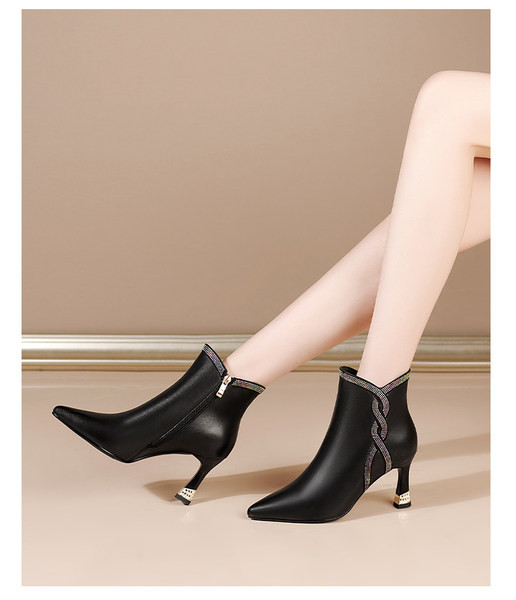 Ženske čizme od eko kože sa sjajnim efektom i patentnim zatvaračem