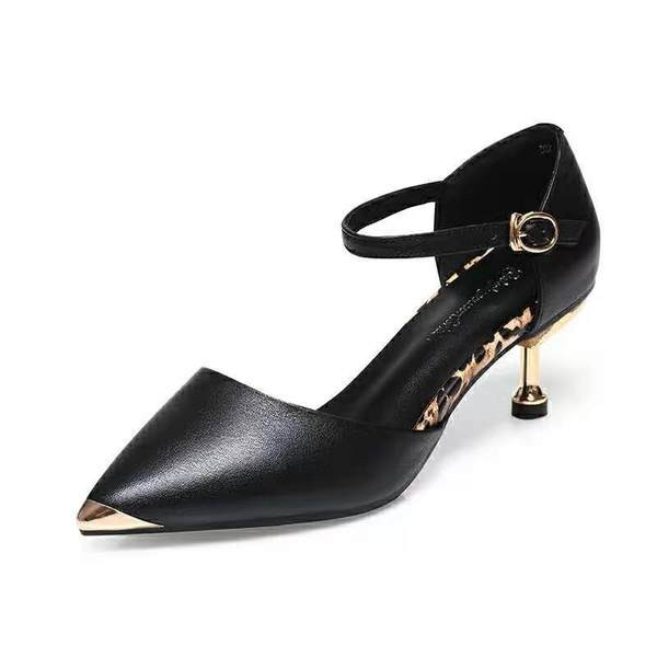 Ženske cipele na špic s visokom petom 6 cm i metalnim kopčanjem