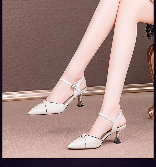 Ženske cipele s kopčom i niskom petom od 6 cm