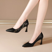Izoštreni model ženskih cipela sa petom od 5 cm