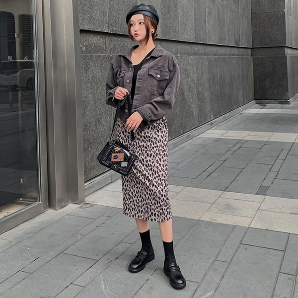 Ženske čizme sa kopčom - crne boje