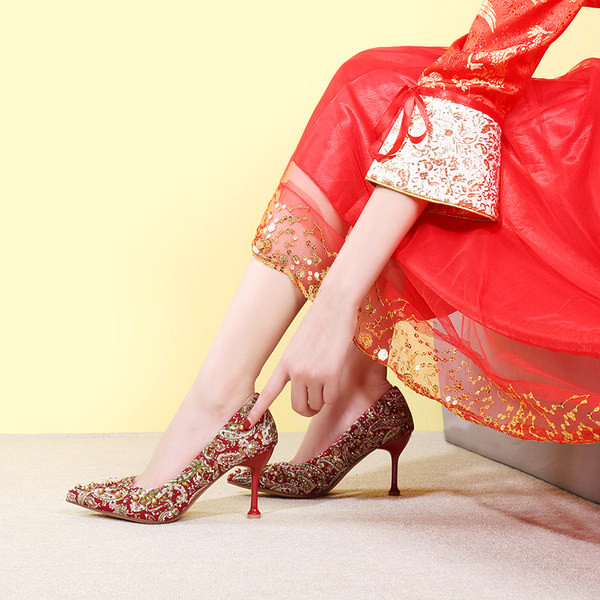 Ženske moderne cipele s ušicama i petom od 6 cm