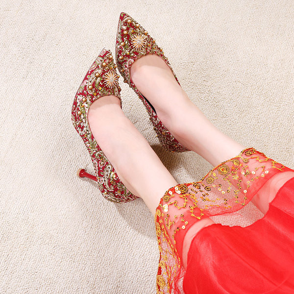 Ženske moderne cipele s ušicama i petom od 6 cm