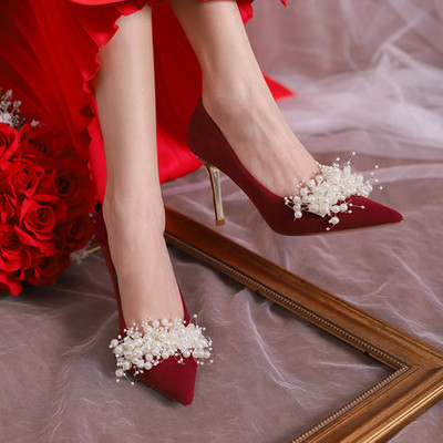Елегантни дамски обувки от червен еко велур с декорация перли
