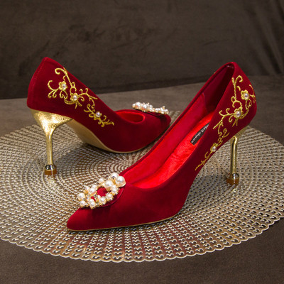 Дамски обувки с перли и тънък ток 