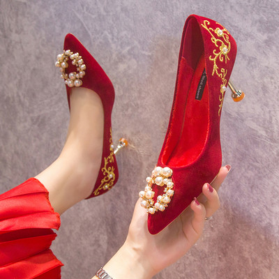 Дамски обувки с перли и тънък ток 