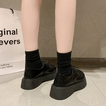 Дамски ежедневни обувки с дебела подметка от еко кожа и връзки