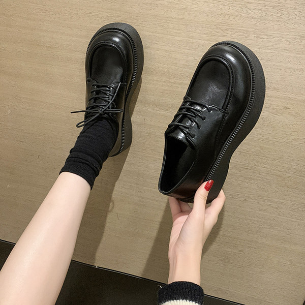 Дамски ежедневни обувки с дебела подметка от еко кожа и връзки