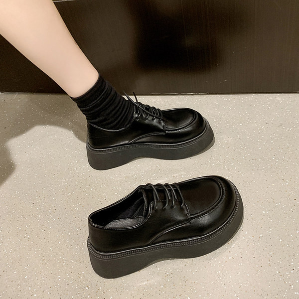 Дамски ежедневни обувки с дебела подметка от еко кожа и връзки