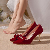 Crvene ženske cipele na špic sa trakom