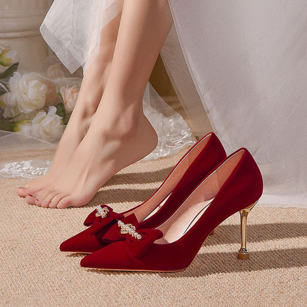 Crvene ženske cipele na špic sa trakom