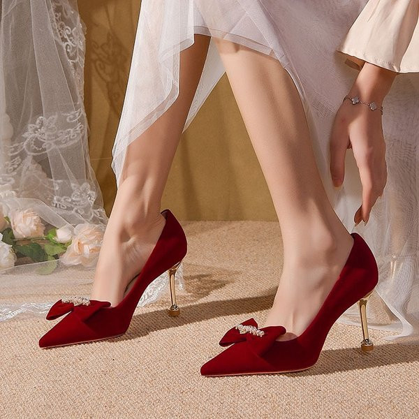 Crvene ženske cipele na špic sa trakom