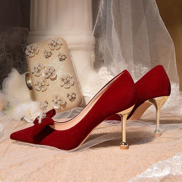 Crvene ženske cipele na špic sa trakom