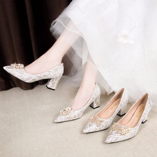 Дамски обувки с дантела и перли - два модела