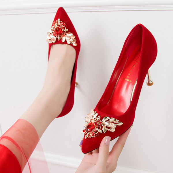 Ženske moderne cipele s metalnim ukrasom - dva modela