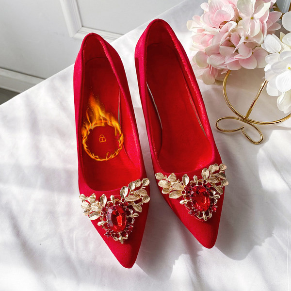 Ženske moderne cipele s metalnim ukrasom - dva modela