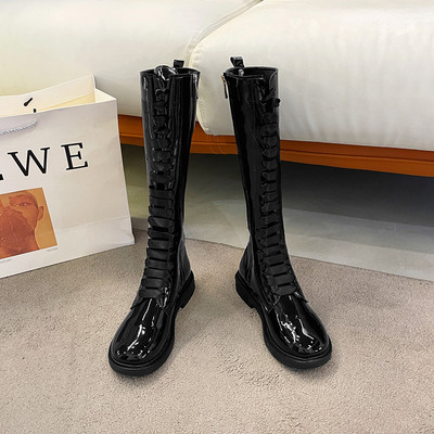 Čizme s vezicama u crnoj boji