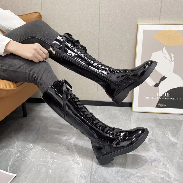 Čizme s vezicama u crnoj boji