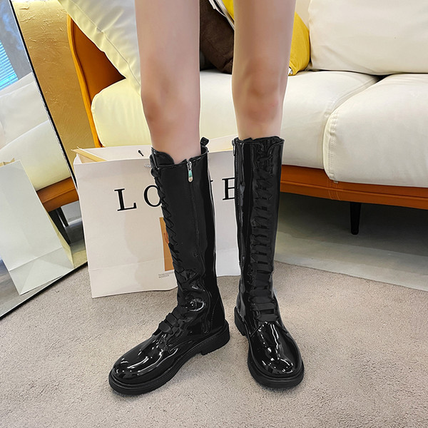 Čizme s vezicama u crnoj boji