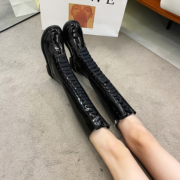 Čizme s vezicama u crnoj boji