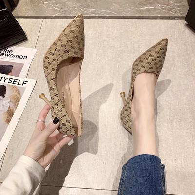 Elegantne ženske cipele od umjetne kože s modelom na tanku petu u špic