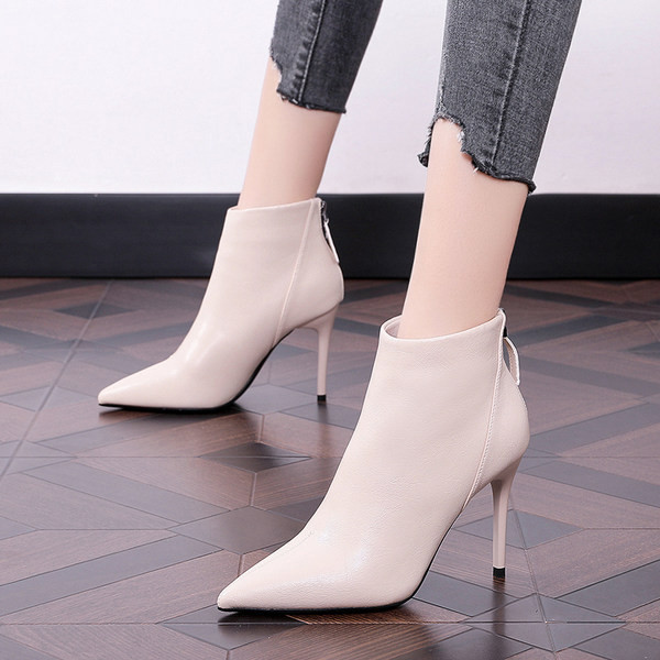 Elegantne ženske čizme od eko kože u dva modela na tanku petu