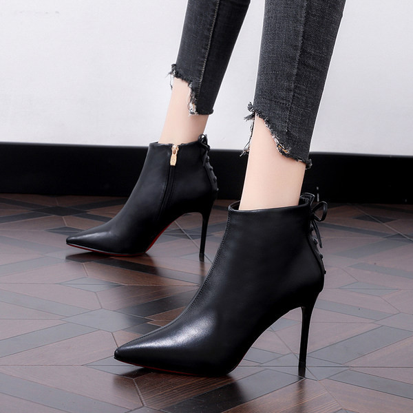 Elegantne ženske čizme od eko kože u dva modela na tanku petu