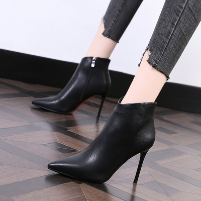 Γυναικείες μπότες με φερμουάρ και λεπτό τακούνι